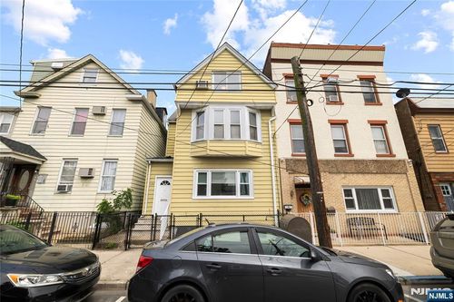 126 Grant Ave, Harrison, NJ, 07029-2542 | Card Image