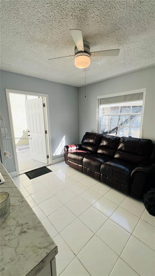 18901 Nw 77th Ct, Hialeah, FL, 33015-5256 | Card Image