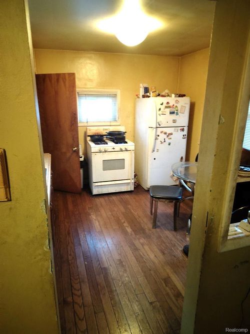 302 E York Ave, Flint, MI, 48505-2149 | Card Image