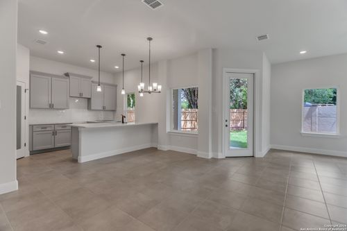 600 Park Cir, Hondo, TX, 78861 | Card Image