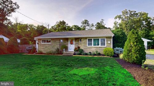 147 W Hampton St, Pemberton, NJ, 08068-1012 | Card Image