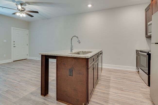 UNIT-105 - 115 W Jones St, Condo with 2 bedrooms, 2 bathrooms and null parking in Krum TX | Image 5