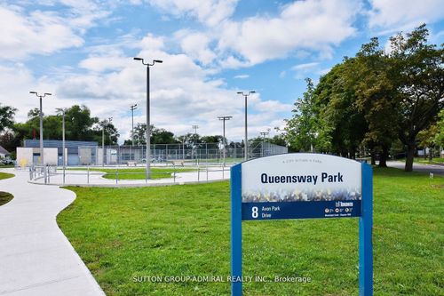 323-7 Smith Cres, Etobicoke, ON, M8Z0G3 | Card Image