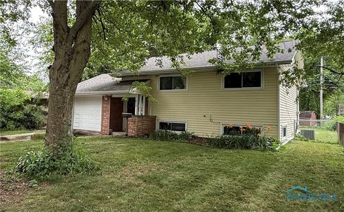 813 Maple Ln, Waterville, OH, 43566-1125 | Card Image