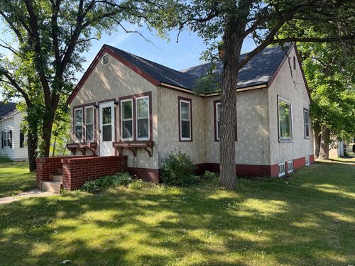 513 Lake St Ne, Warroad, MN, 56763-2304 | Card Image