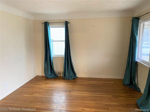 3012 Greenfield Rd, Berkley, MI, 48072-3129 | Card Image