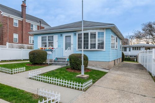 10 Pell Pl, Bronx, NY, 10464-1514 | Card Image