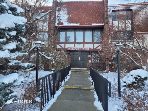 5253 N Lovers Lane Rd, Milwaukee, WI, 53225-3039 | Card Image