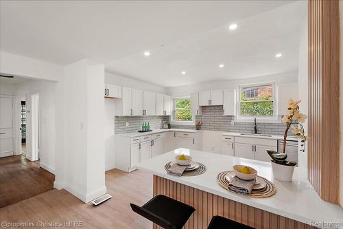 17155 Wisconsin St, Detroit, MI, 48221-2576 | Card Image