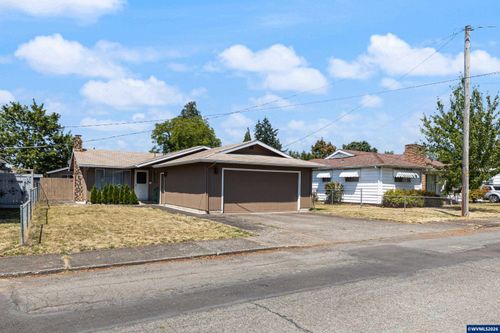 105 Se Berry St, Lebanon, OR, 97355 | Card Image