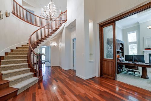 500 Konstanty Cir, West Lake Hills, TX, 78746-6435 | Card Image