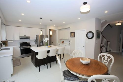 2295 Glazebrook Cir, Oakville, ON, L6M5B5 | Card Image