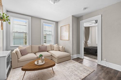 apt-2-150 Maverick St, Chelsea, MA, 02150-3552 | Card Image