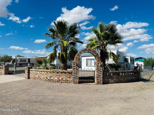 598 W Desert Dr, Quartzsite, AZ, 85346-0201 | Card Image