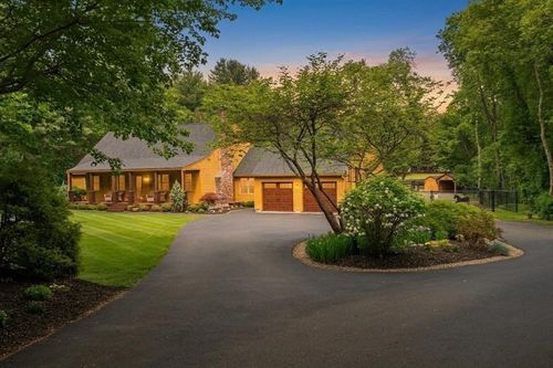 17 Leonard St, Lakeville, MA, 02347-1229 | Card Image