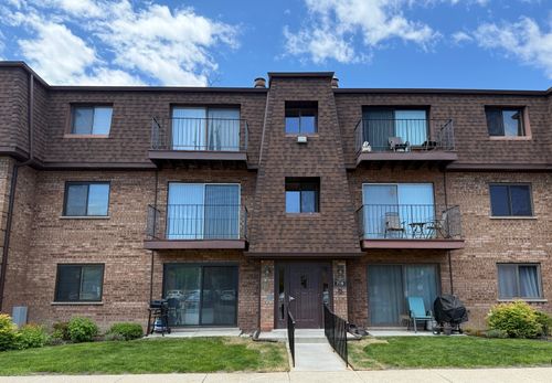 c-718 Cobblestone Cir, Glenview, IL, 60025-3827 | Card Image