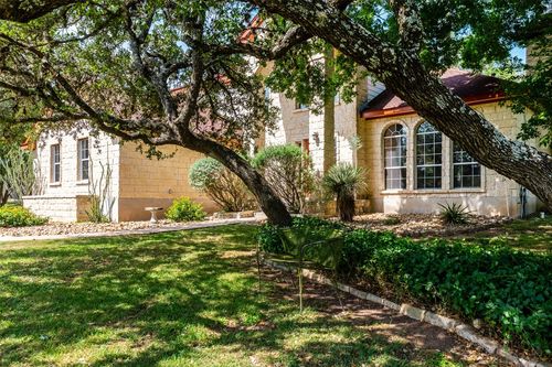 511 Shadywood Ln, Dripping Springs, TX, 78620-3639 | Card Image