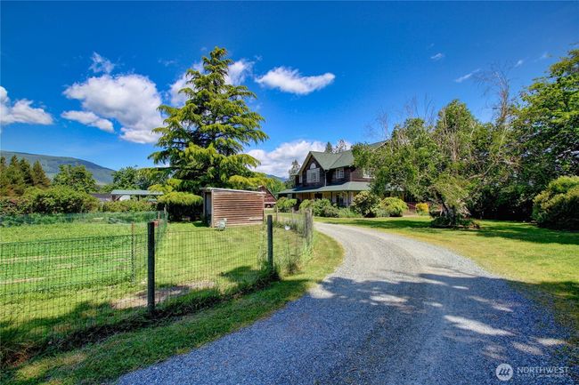 Driveway entrance to main home and lodge | Image 21