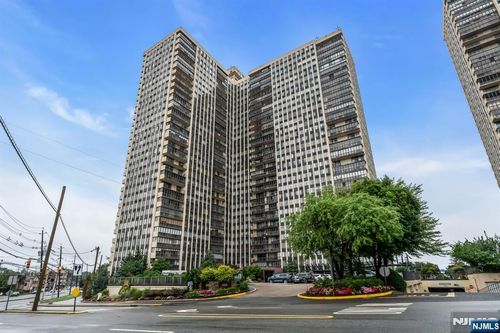 300 Winston Dr, Cliffside Park, NJ, 07010-3236 | Card Image
