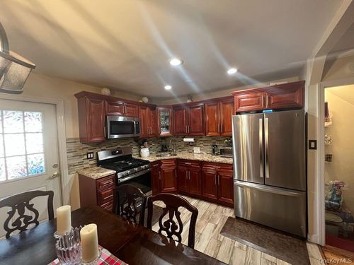 1023B E 229th St, Bronx, NY, 10466 | Card Image