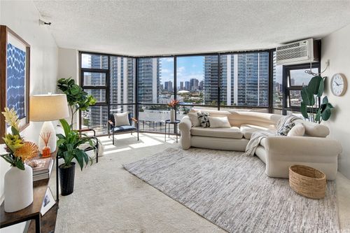 2302-930 Kaheka St, Honolulu, HI, 96814-2458 | Card Image