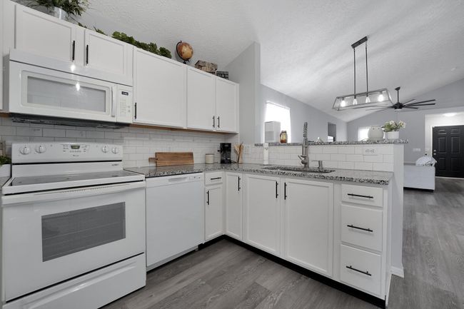 1121 Lake Forest Dr, House other with 3 bedrooms, 2 bathrooms and null parking in Hebron OH | Image 14