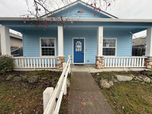 834 Isherwood Dr, Central Point, OR, 97502-3623 | Card Image