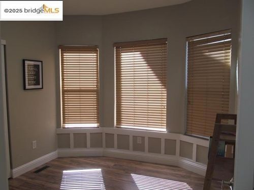 2807 Filbert St, Oakland, CA, 94607 | Card Image