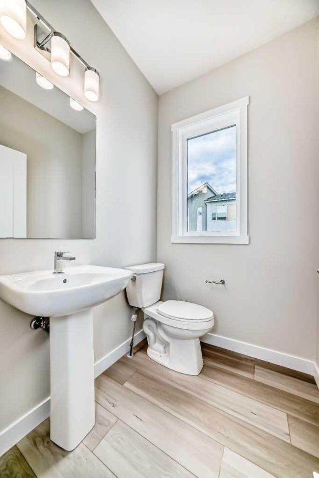 214 Shawnee Square Sw, Townhouse with 2 bedrooms, 3 bathrooms and 3 parking in Calgary AB | Image 17