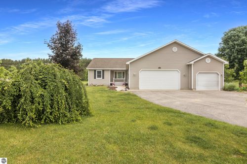 6886 Windwood Dr, Lake Ann, MI, 49650-9567 | Card Image