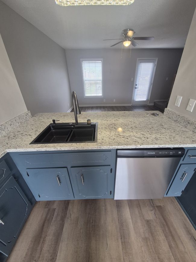 200 Tree Line Dr, Condo with 2 bedrooms, 2 bathrooms and 2 parking in Oak Grove KY | Image 9