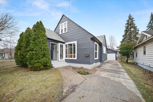864 Elliott St Se, Grand Rapids, MI, 49507-2724 | Card Image
