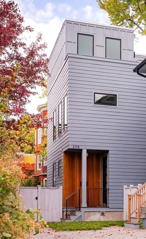 205 Pearl St, Cambridge, MA, 02139-4015 | Card Image