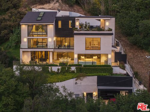 3920 Knobhill Dr, Sherman Oaks, CA, 91423-4413 | Card Image