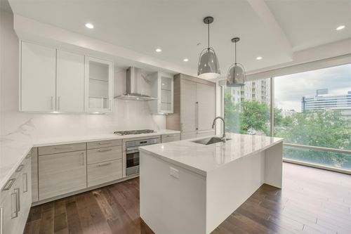302-2047 Westcreek Ln, Houston, TX, 77027-3748 | Card Image
