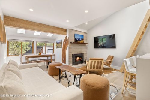 9-910 W Hallam St, Aspen, CO, 81611-3107 | Card Image