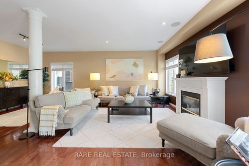 256 Tower Hill Rd, Richmond Hill, ON, L4E4K8 | Card Image