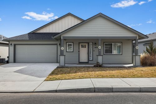 744 Ne Brookstone Dr, Prineville, OR, 97754-3230 | Card Image