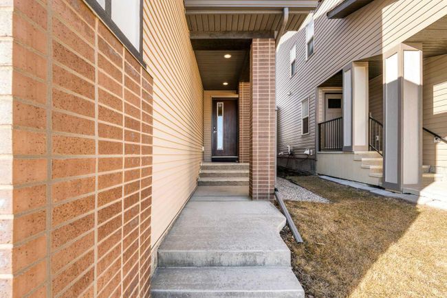14 Walden Grove Se, Home with 3 bedrooms, 2 bathrooms and 4 parking in Calgary AB | Image 2