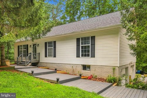 247 Maple Ridge Ln, HARPERS FERRY, WV, 25425-6107 | Card Image