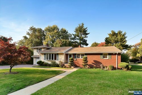 4 Marconi St, Tenafly, NJ, 07670-1421 | Card Image