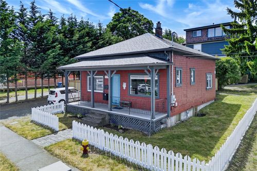 203 Prideaux St, Nanaimo, BC, V9R2M9 | Card Image