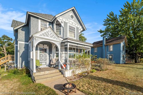 428 East St, Rochester, MI, 48307-2016 | Card Image