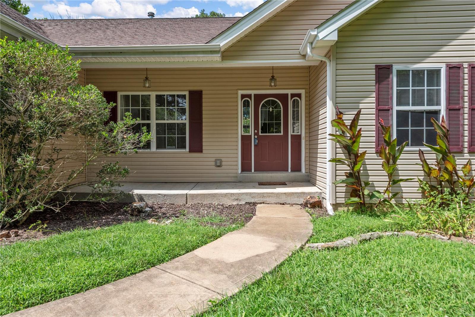 Hawks Bluff Rd, Pacific, MO 63069