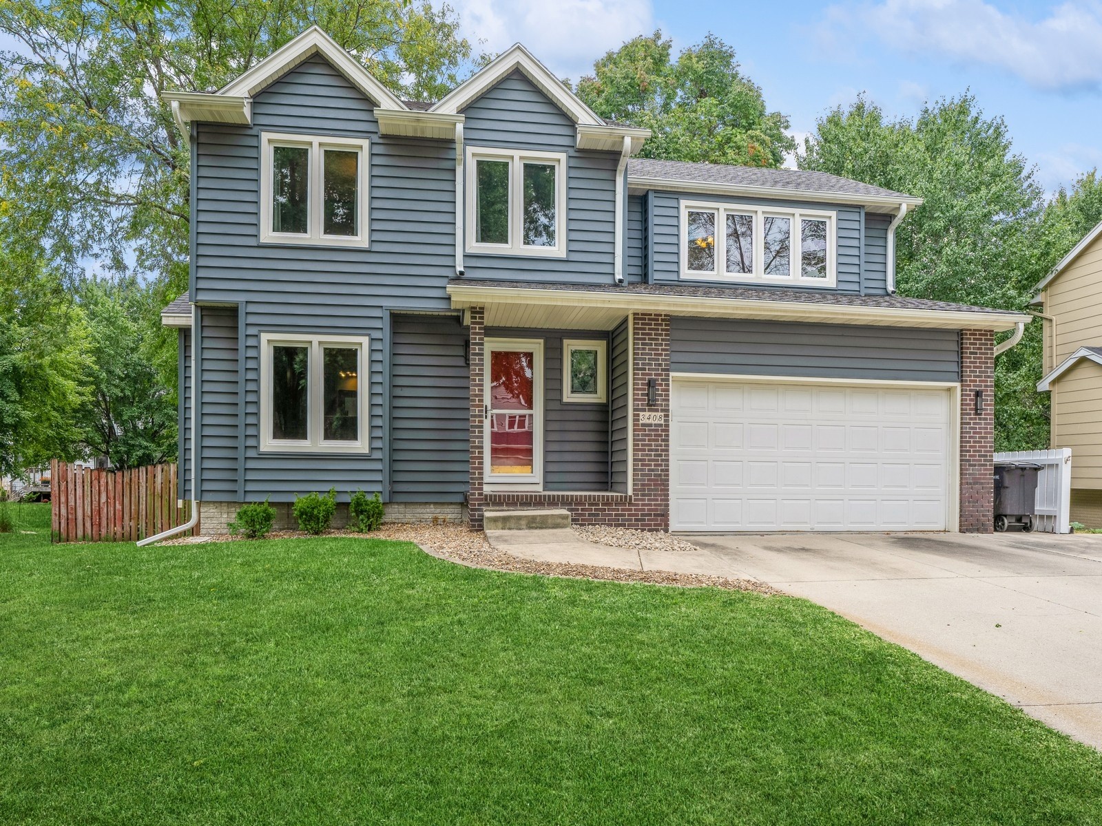Valley View Dr, West Des Moines, IA 50265