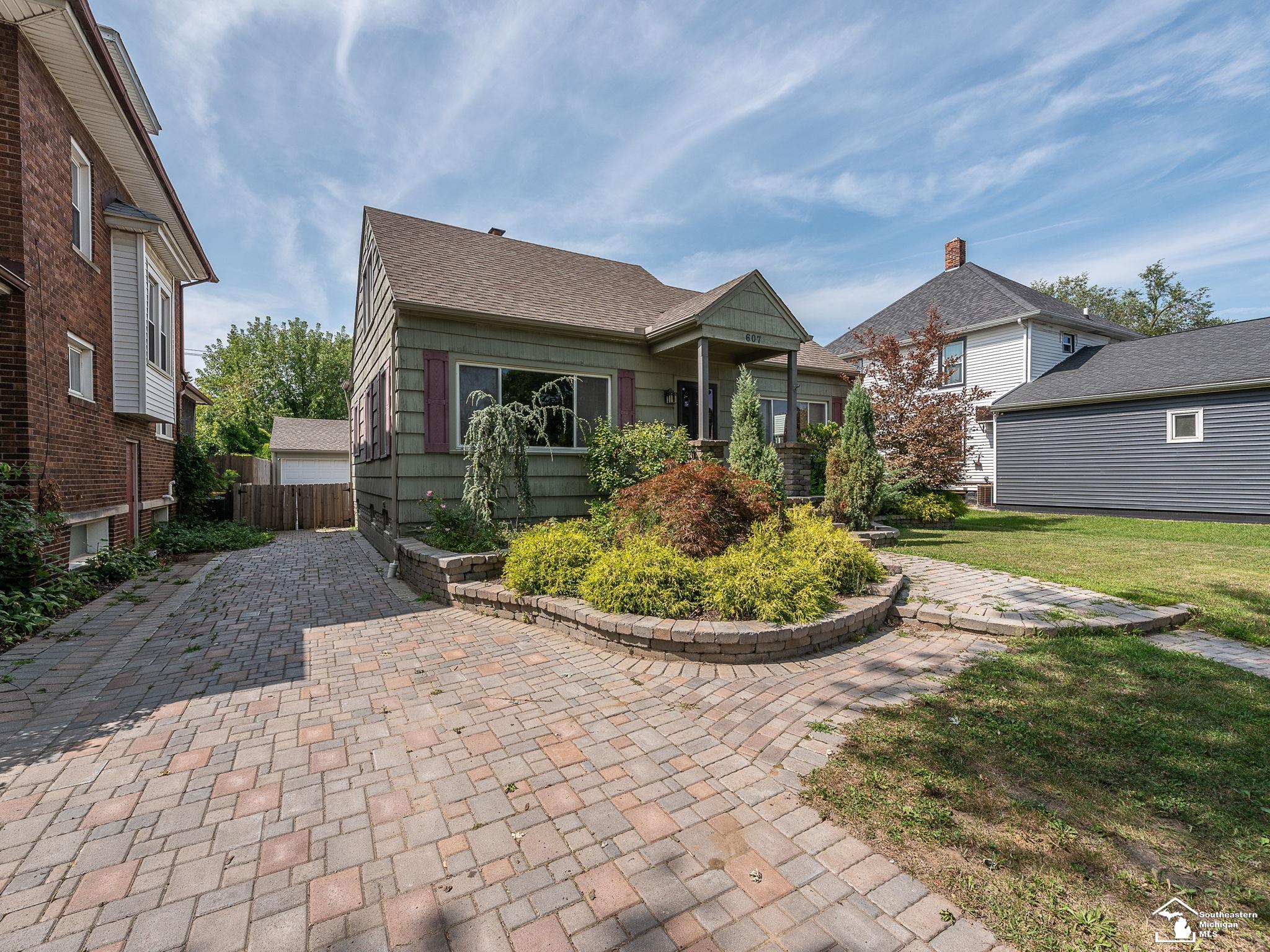 Monroe St, Monroe, MI 48162