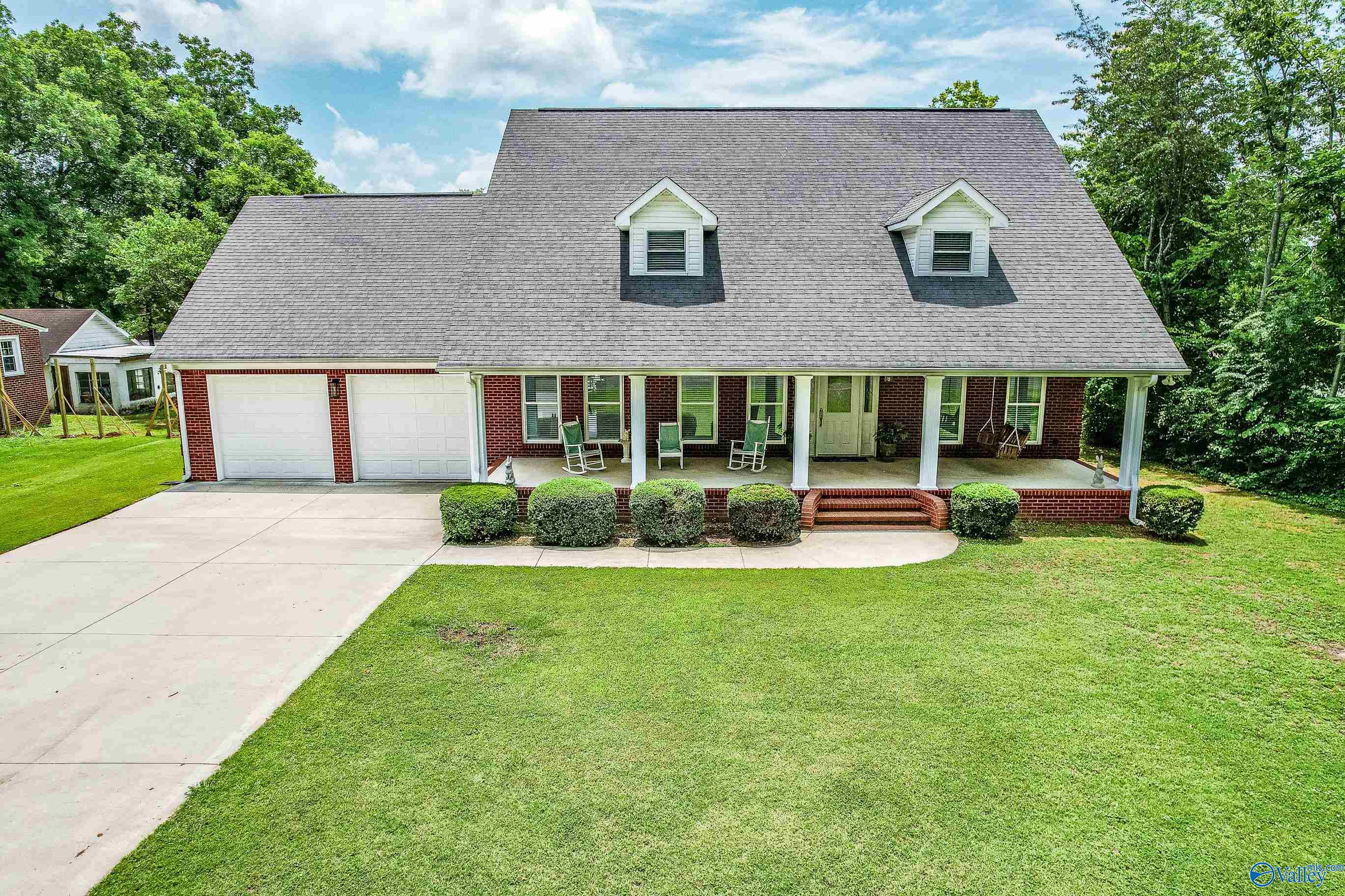Hodges St, Scottsboro, AL 35768