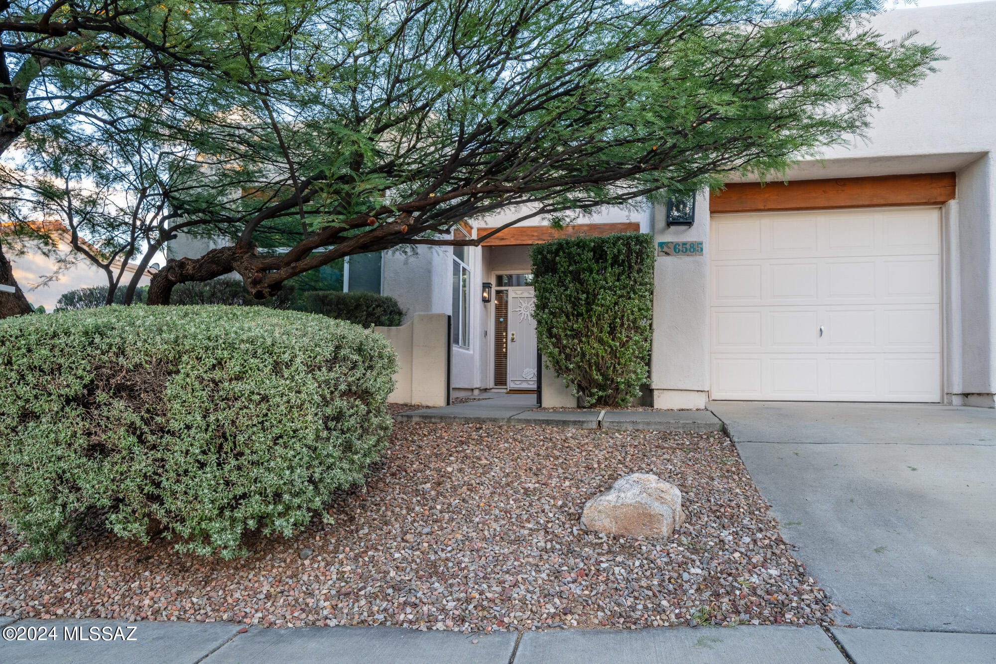Shadow Run Dr, Tucson, AZ 85704