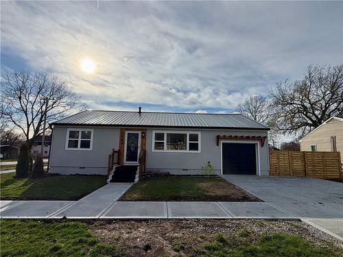 522 Oscar St, Osawatomie, KS, 66064-1146 | Card Image