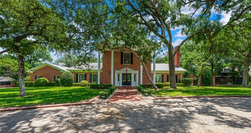 2825 Lake Air Dr, Waco, TX, 76710-1713 | Card Image